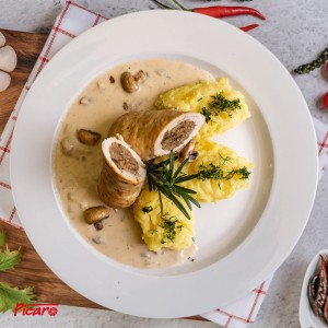 Roladka ze schabu faszerowana kaszą pęczak i grzybami w sosie/puree/buraczki 