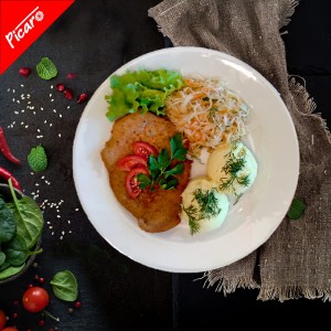Filet drobiowy w panko, ziemniaki puree , marchewka z chrzanem 